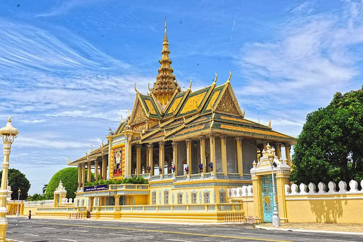 柬埔寨进一步收紧入境限制，暂停所有外国公民签证